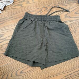 Lululemon grid texture hiking short